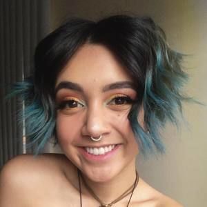 Meet your Posher, Camille